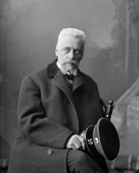 Интерактивная онлайн-выставка «Во все стороны талантливый человек»