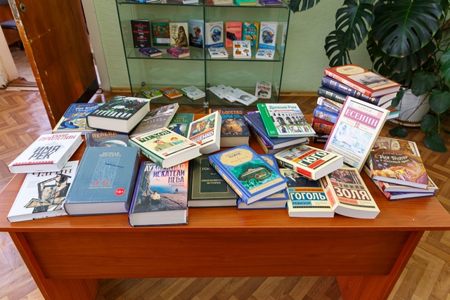 Передача книг от депутат ГДРФ Казакова